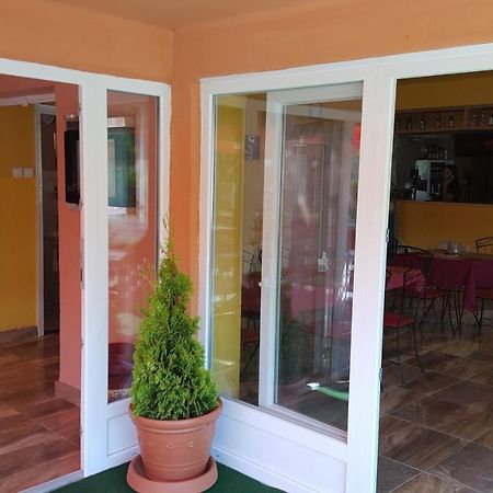 Havanna Etterem Es Vendeghaz Hotel Putnok Exterior photo