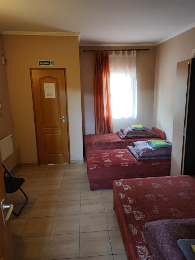 Havanna Etterem Es Vendeghaz Hotel Putnok Exterior photo