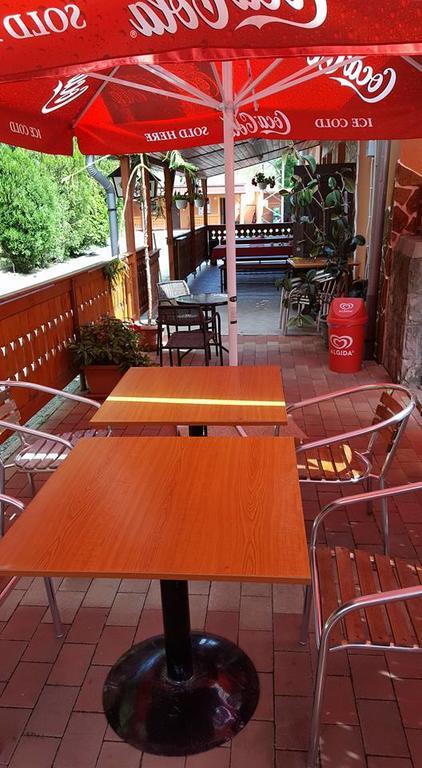 Havanna Etterem Es Vendeghaz Hotel Putnok Exterior photo